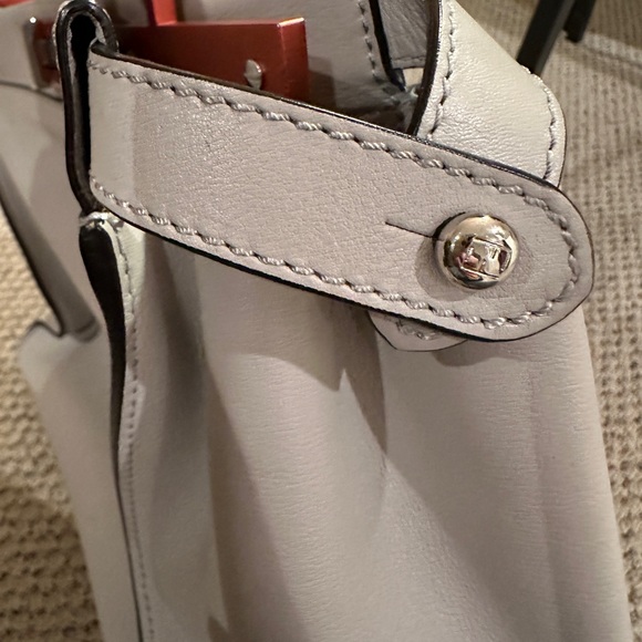 Fendi medium leather (light tan/puddy) tote bag - Picture 3 of 4